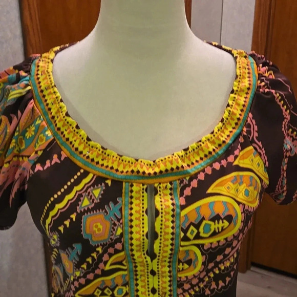 ECI: Boho Short Sleeve Paisley Midi Dress Pleated Back Shoulders Women size 8 - Picture 2 of 14